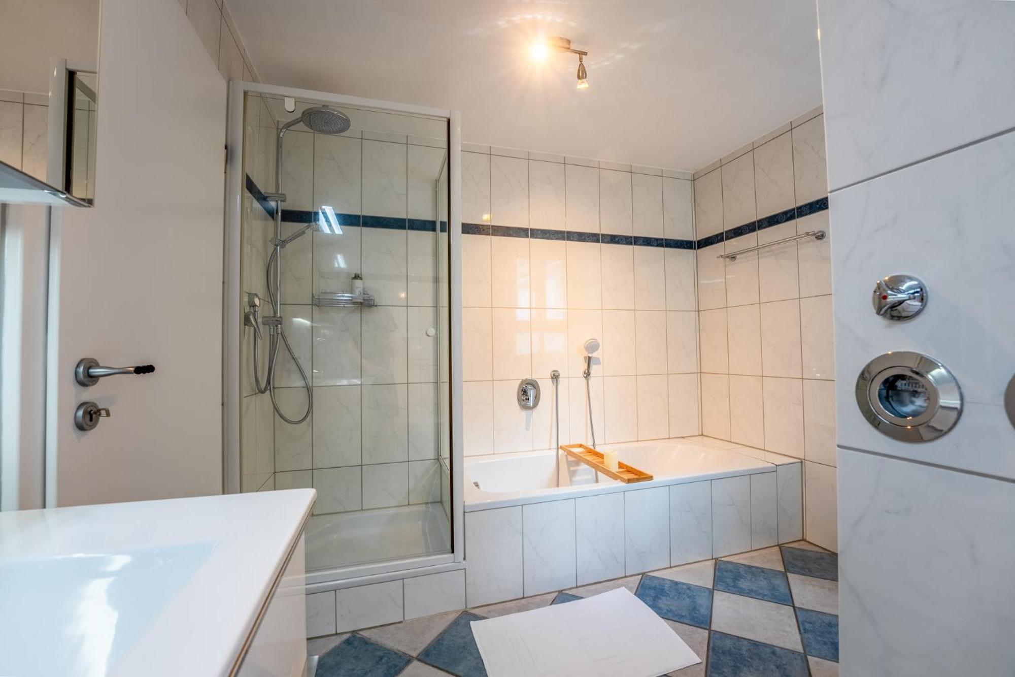 Schlossberg Residences - Markplatz City-Apartment Вайнхайм Екстериор снимка